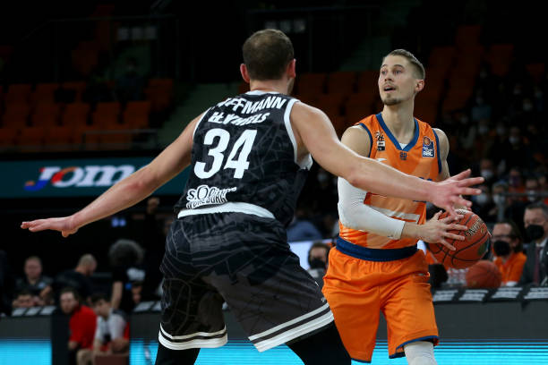 而深圳客场 而深圳客场